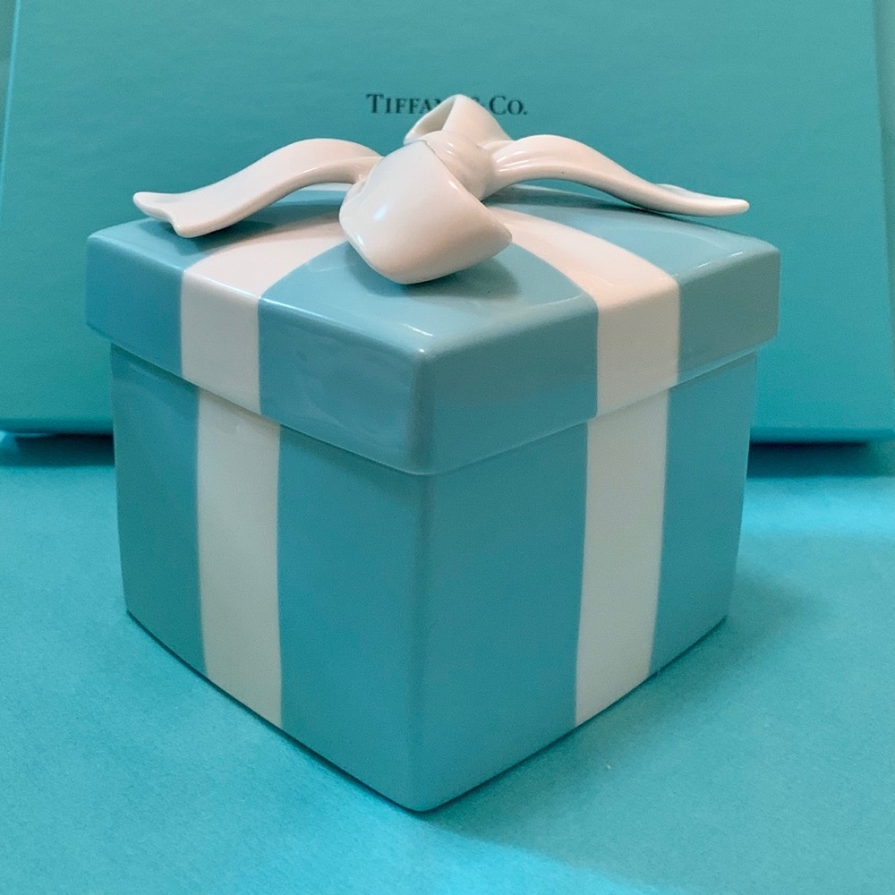 Iconic Tiffany & Co LG Bone China Lidded Trinket Box